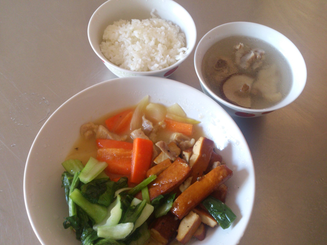 週二:五穀飯.百香豬柳.肉絲豆干.炒青江菜.香菇雞湯