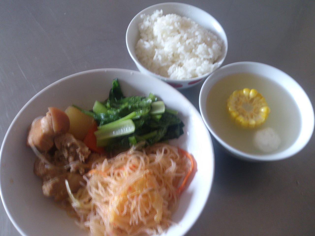 週四:白米飯.紅燒肉.螞蟻上樹.炒油菜.甜玉米魚丸湯