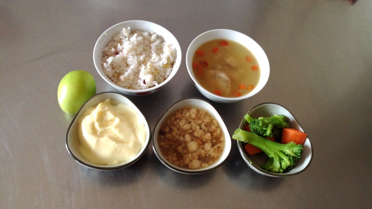 週四:五穀飯.碎瓜肉燥.日式蒸蛋.炒青花菜.九尾雞湯.棗子