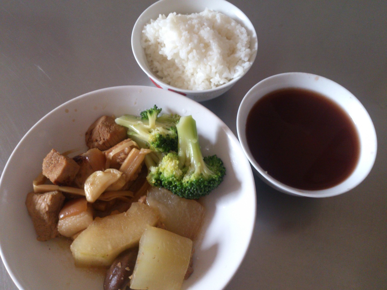 週五:白米飯.筍干燒肉.紅燒冬瓜.炒青花菜.紅豆湯圓湯