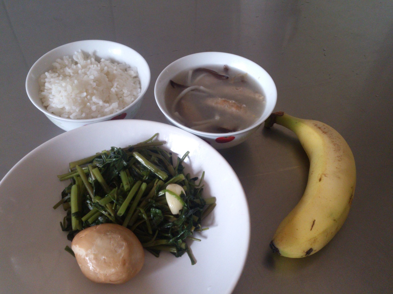 周三:香菇肉羹飯.滷蛋.川燙空心菜.香蕉