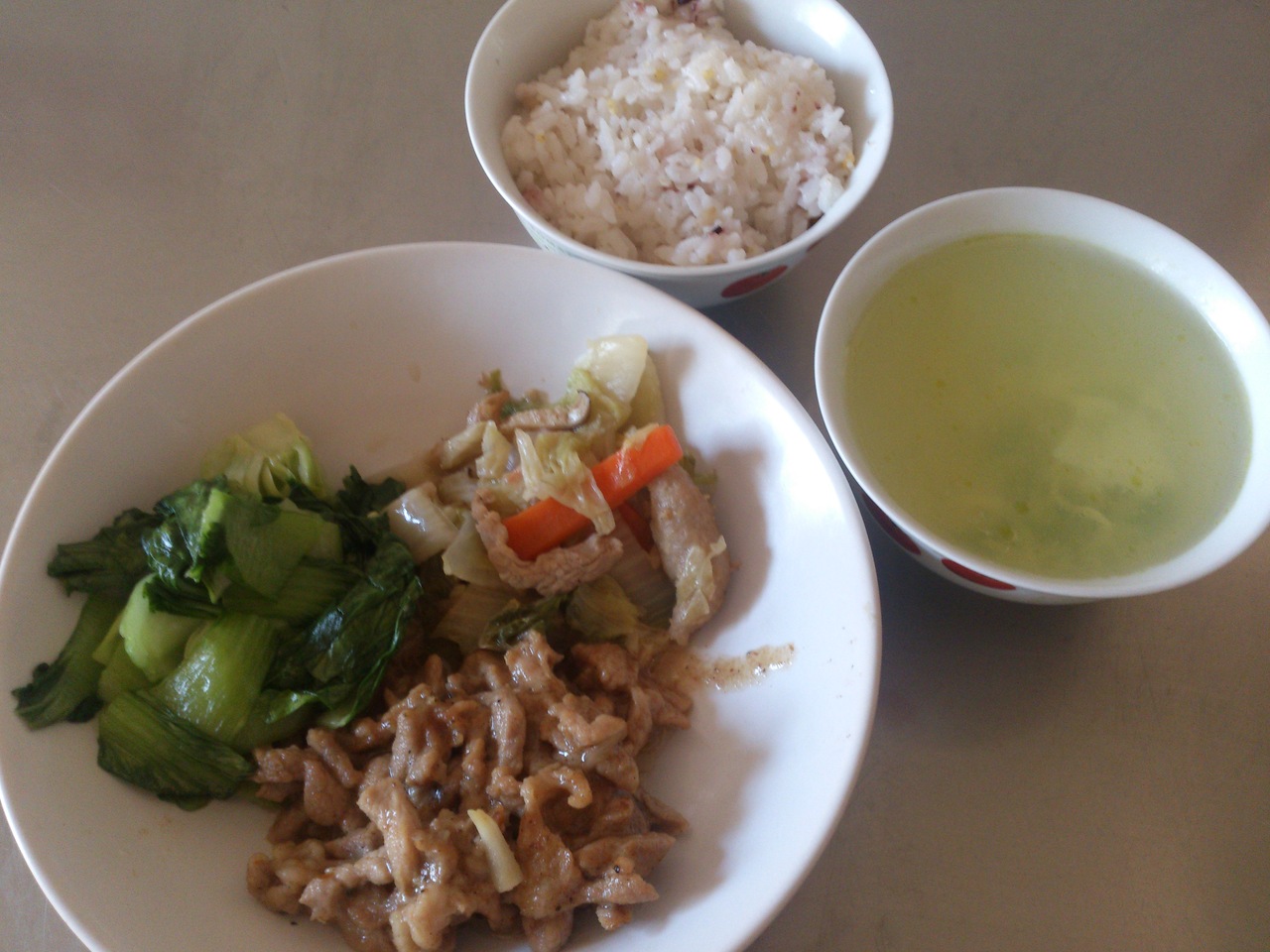 週二:五穀飯.沙茶肉絲.白菜肉羹.炒青江菜.翡翠芙蓉湯.