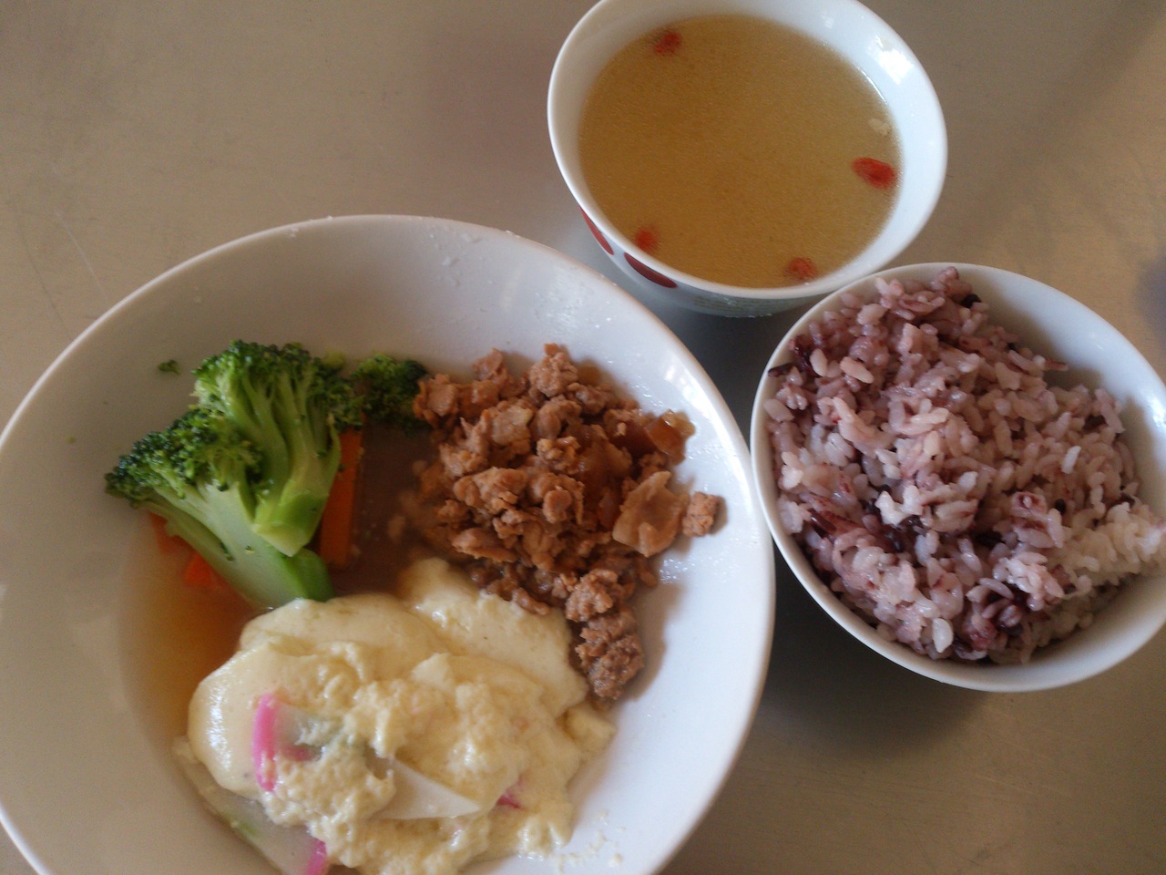 週四:紫米飯.碎瓜肉燥.日式蒸蛋.炒青花菜.九尾雞湯