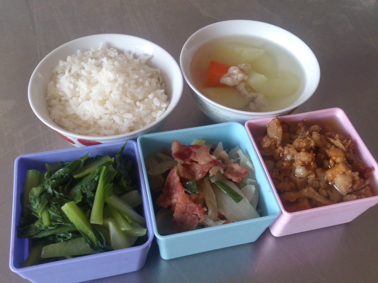 紹子肉燥.培根洋蔥.炒青江菜.黃瓜魚丸湯